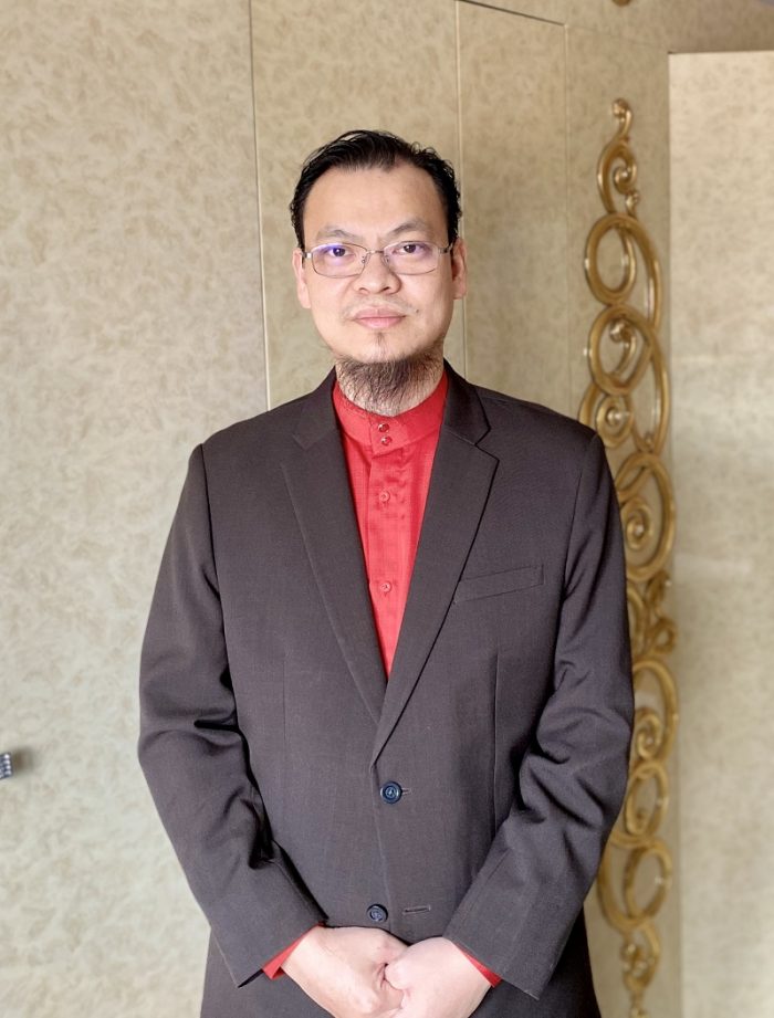 This image has an empty alt attribute; its file name is dr-zaharuddin-700x921.jpg